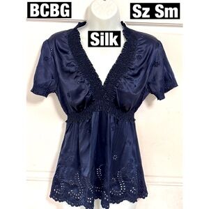 BCBG MAXAZRIA Navy V Neck Empire waist Silk Embellished BlouseSz Sm
